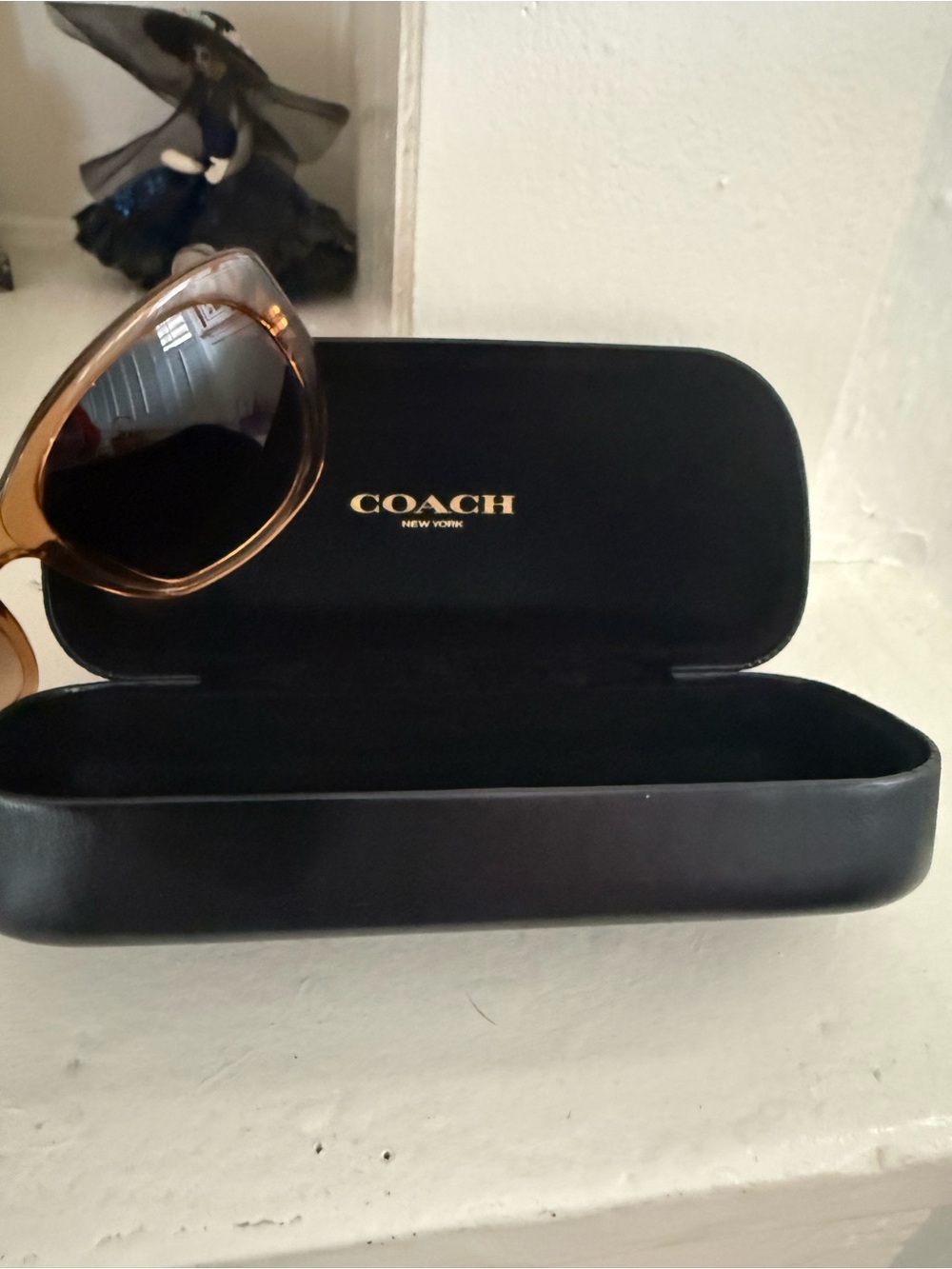 COACH Women's Brown Tortoiseshell Sunglasses EUC - Picture 2 of 8